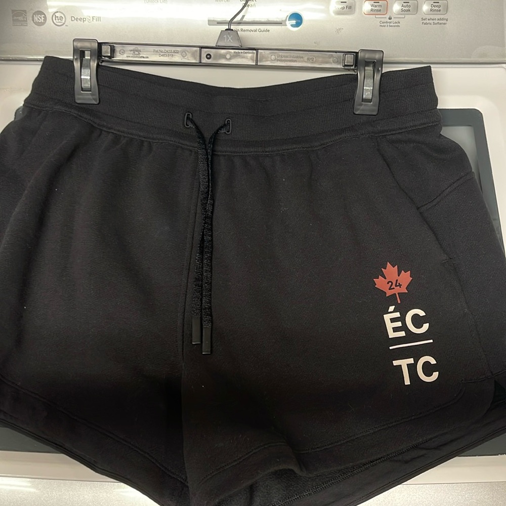 Lululemon team Canada relaxed fit high rise fleece shorts 4 inch size 10
